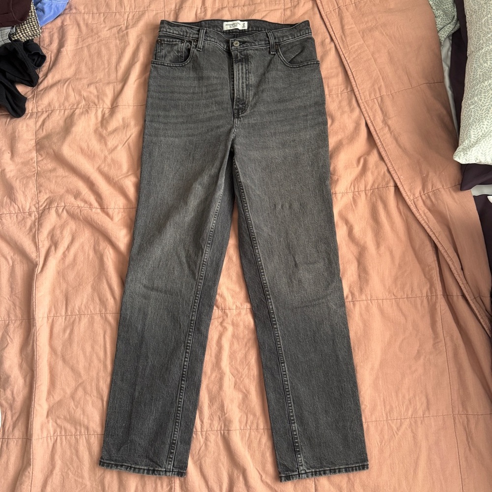 Abercrombie & Fitch | Ultra high rise 90s straight jean | 29/8R